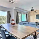 Good Vibes Only -Modern And Spacious 2 Bedroom Condo 4 Beds Free Parking, Gym