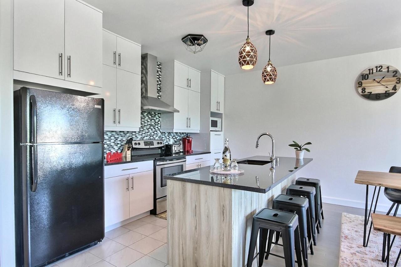 Good Vibes Only -modern And Spacious 2 Bedroom 4 Beds Free Parking, Gym Apartment Quebec City